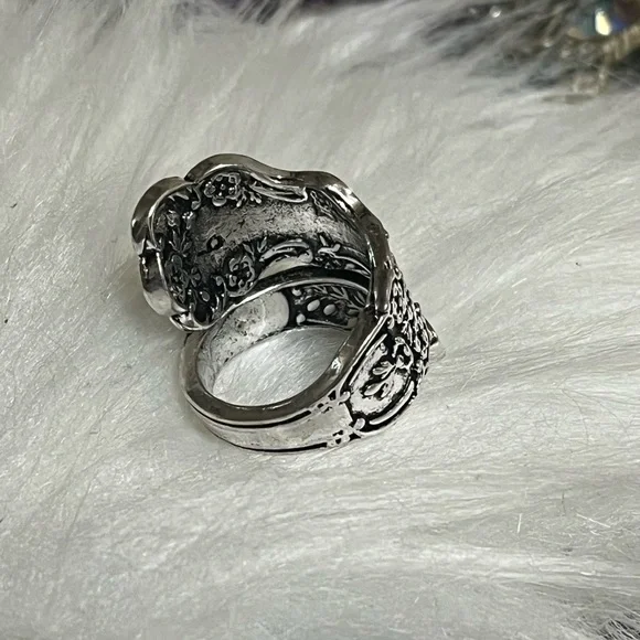 FREE WITH PURCHASE Bee Spoon Ring - Picture 3 of 11